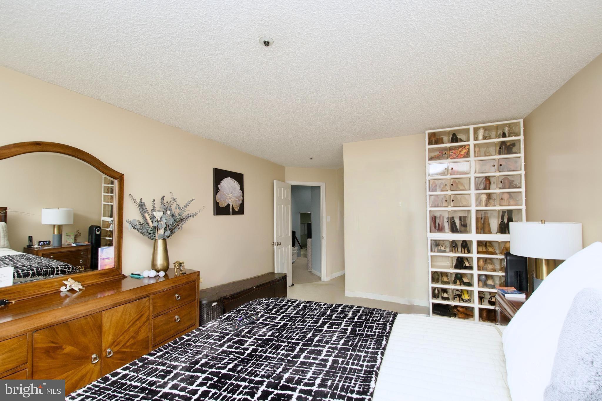 HILLWOOD - Residential Lease