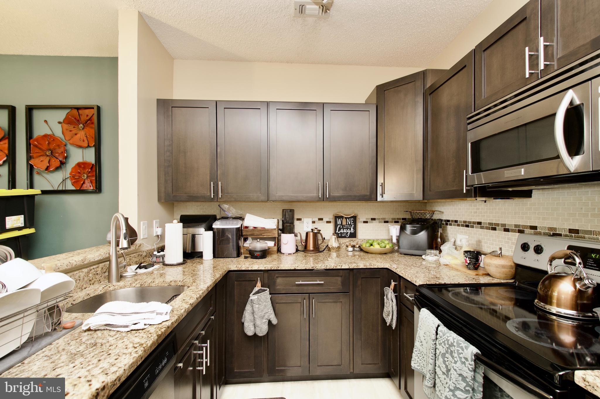 HILLWOOD - Residential Lease