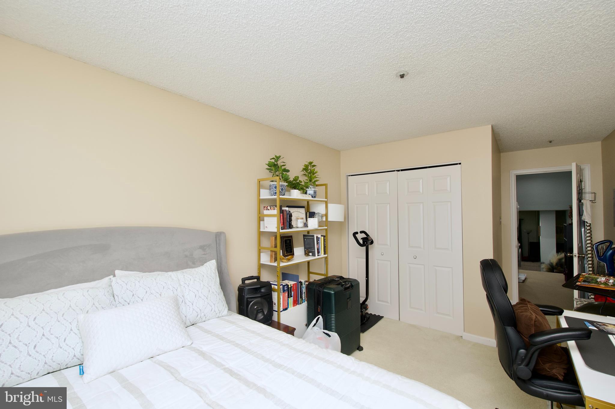 HILLWOOD - Residential Lease