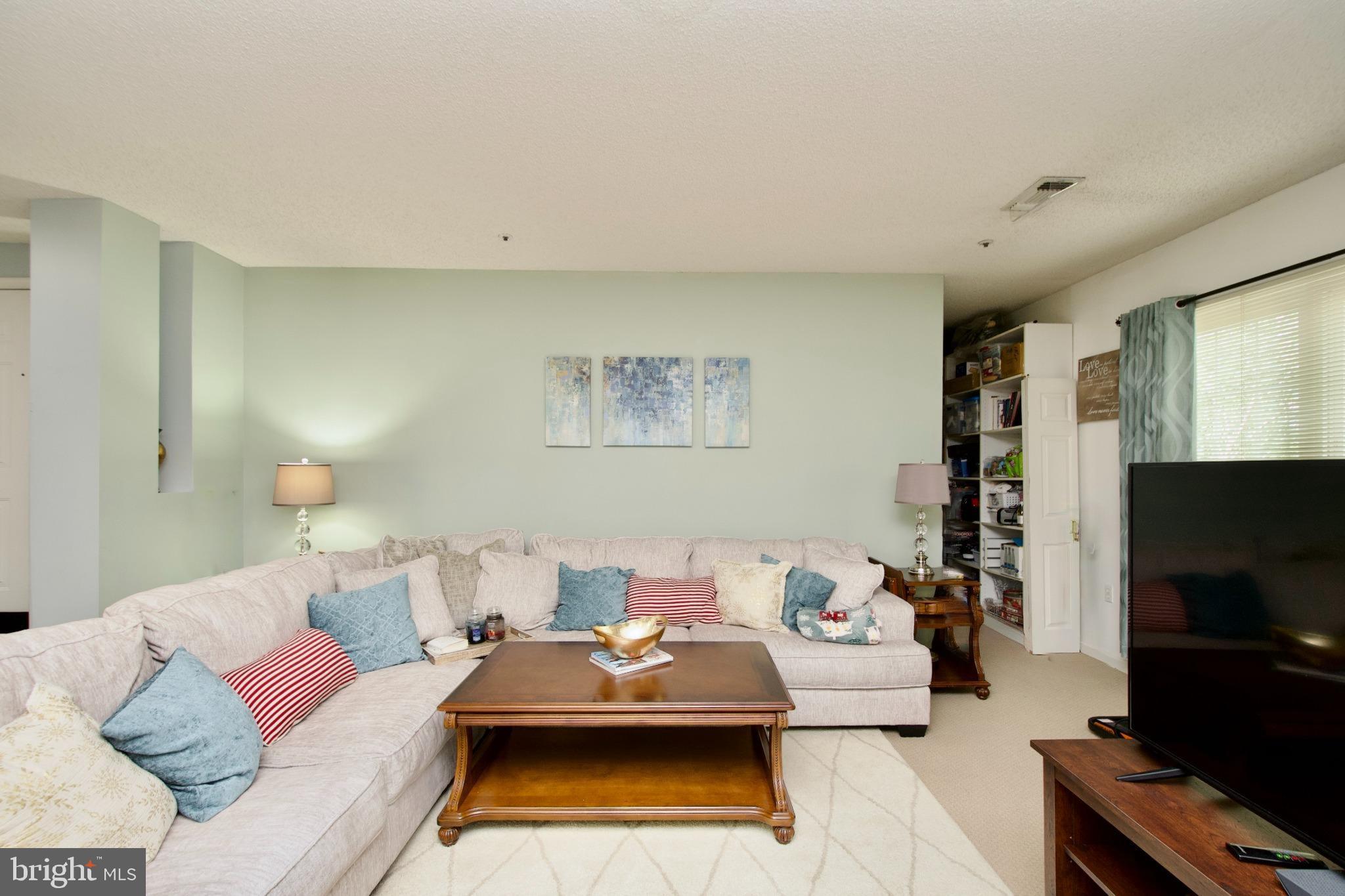 HILLWOOD - Residential Lease