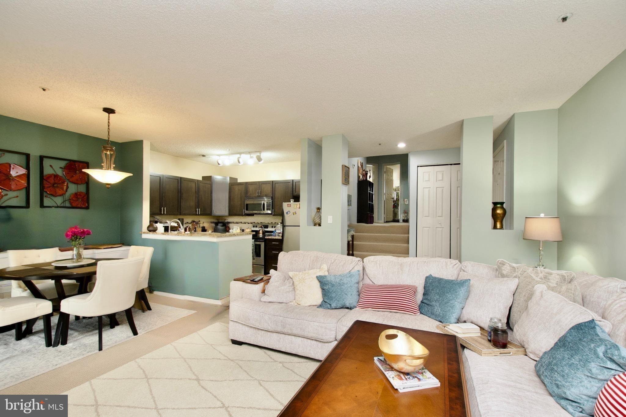 HILLWOOD - Residential Lease