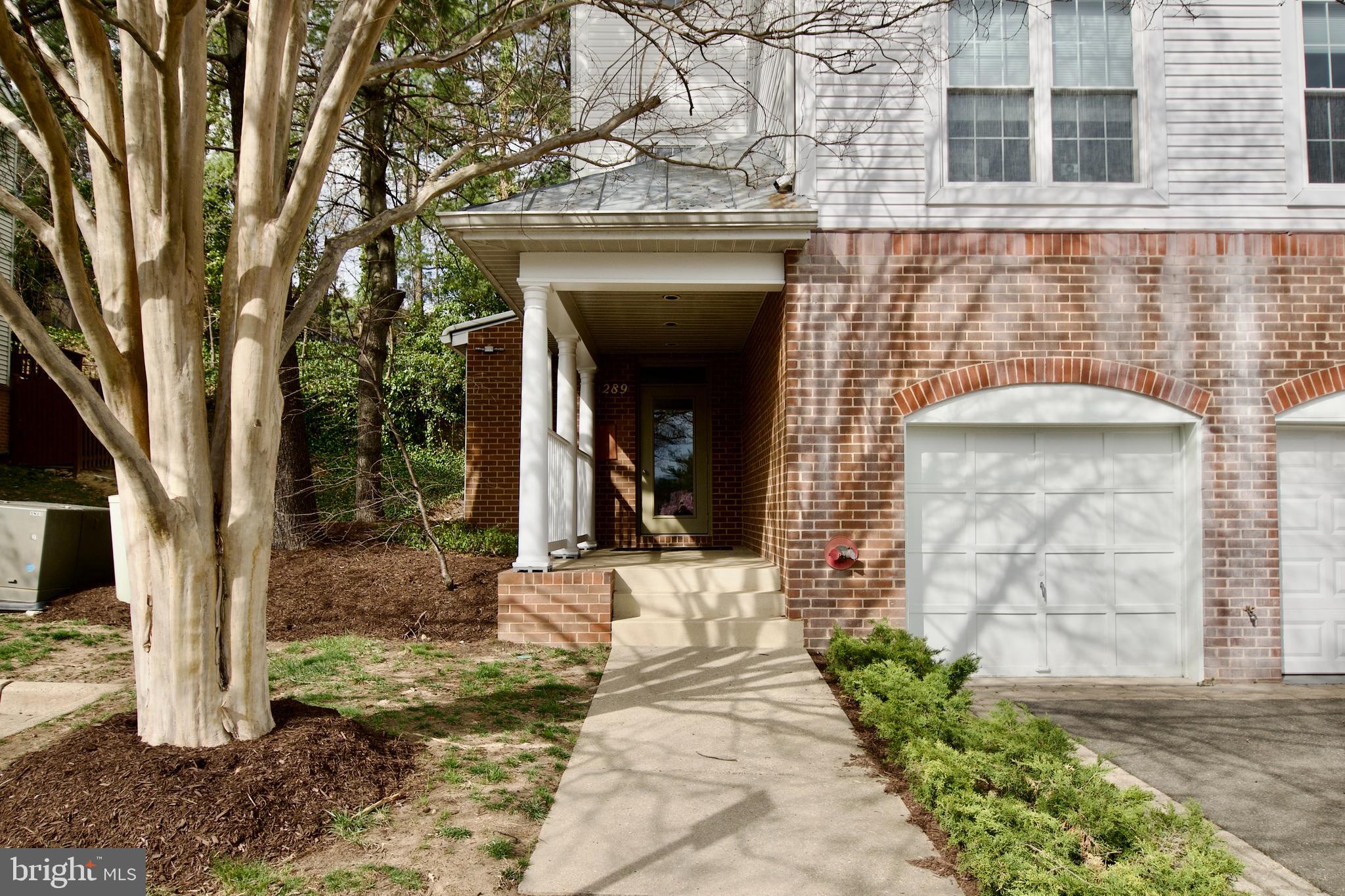 HILLWOOD - Residential Lease