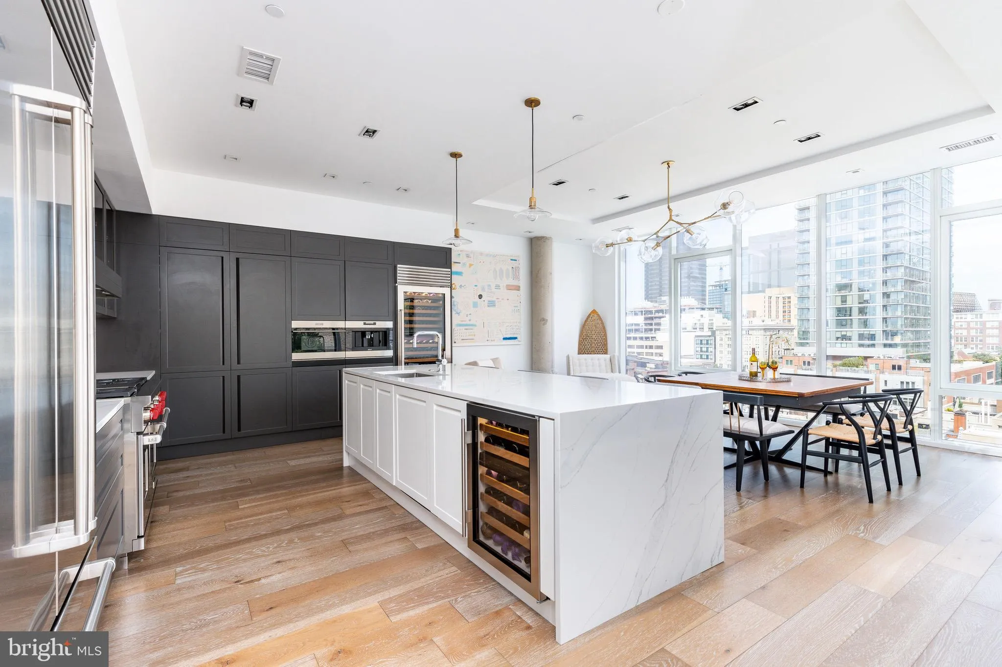 Philadelphia, Pennsylvania 19103, United States, 4 Bedrooms Bedrooms, ,5 BathroomsBathrooms,Residential,Pending,42279