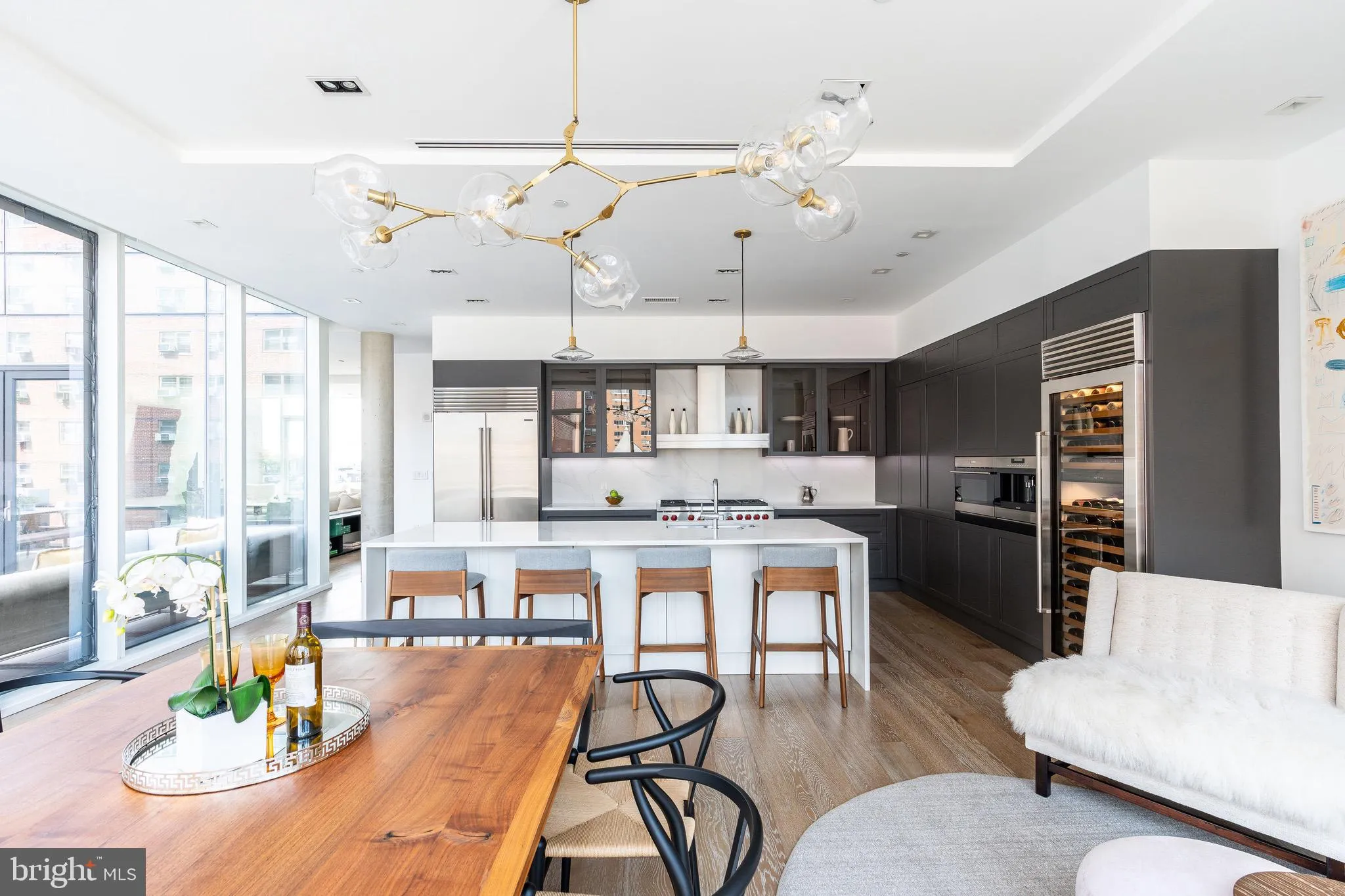 Philadelphia, Pennsylvania 19103, United States, 4 Bedrooms Bedrooms, ,5 BathroomsBathrooms,Residential,Pending,42279