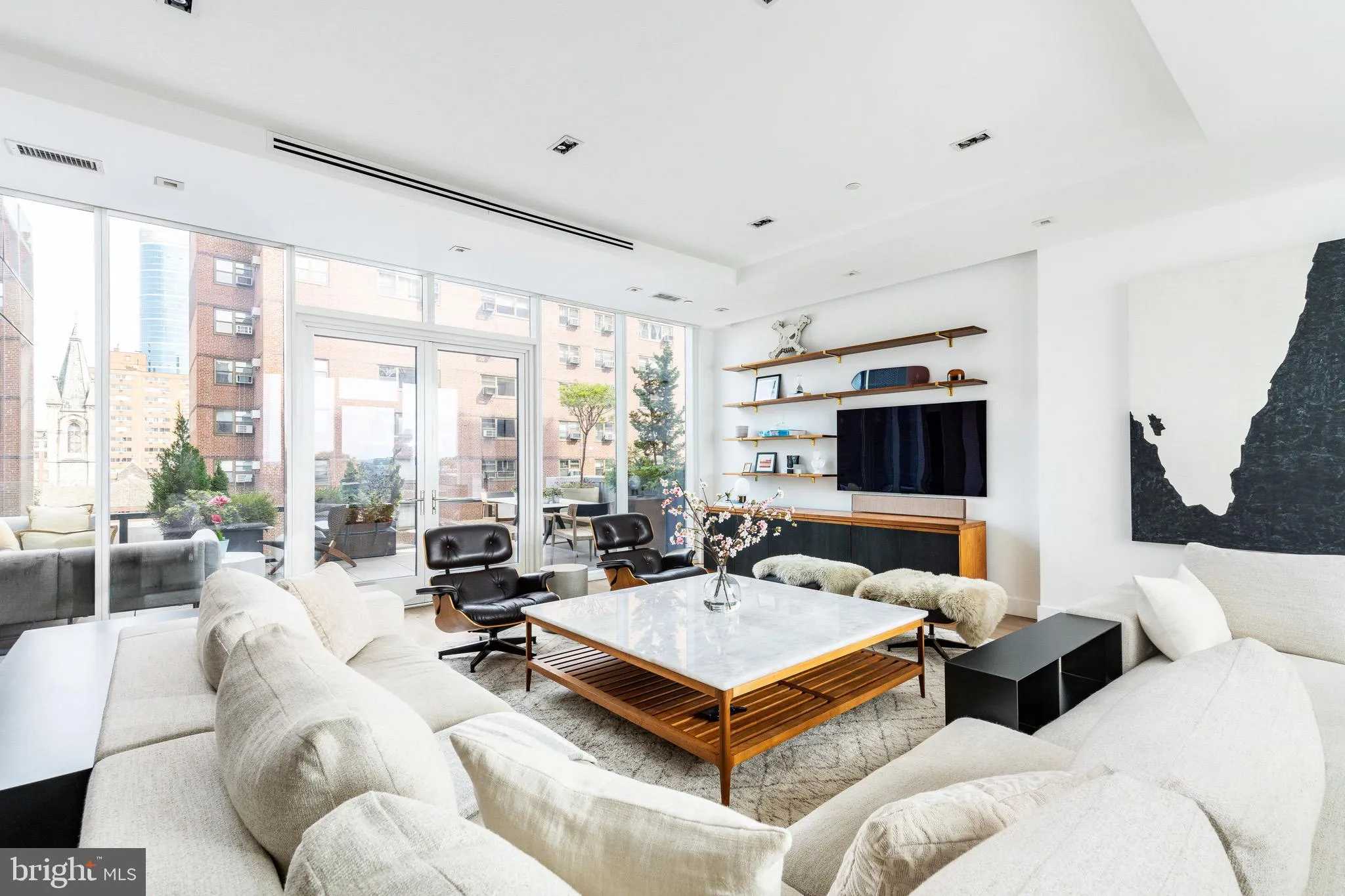 Philadelphia, Pennsylvania 19103, United States, 4 Bedrooms Bedrooms, ,5 BathroomsBathrooms,Residential,Pending,42279