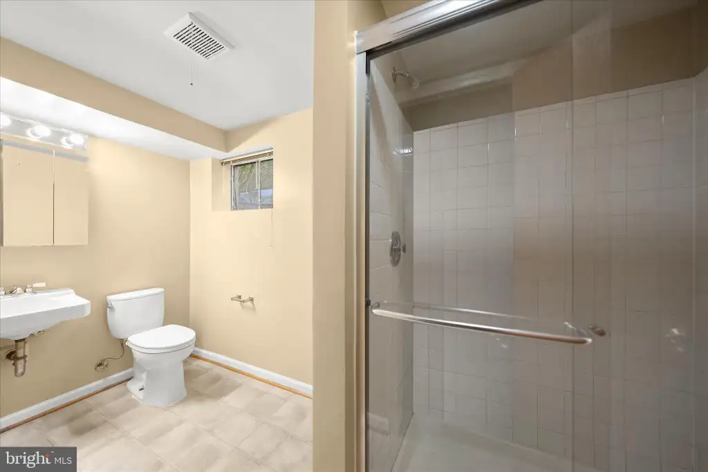 Additional image 18 of 877 N Nottingham Street N, Arlington, VA 22205