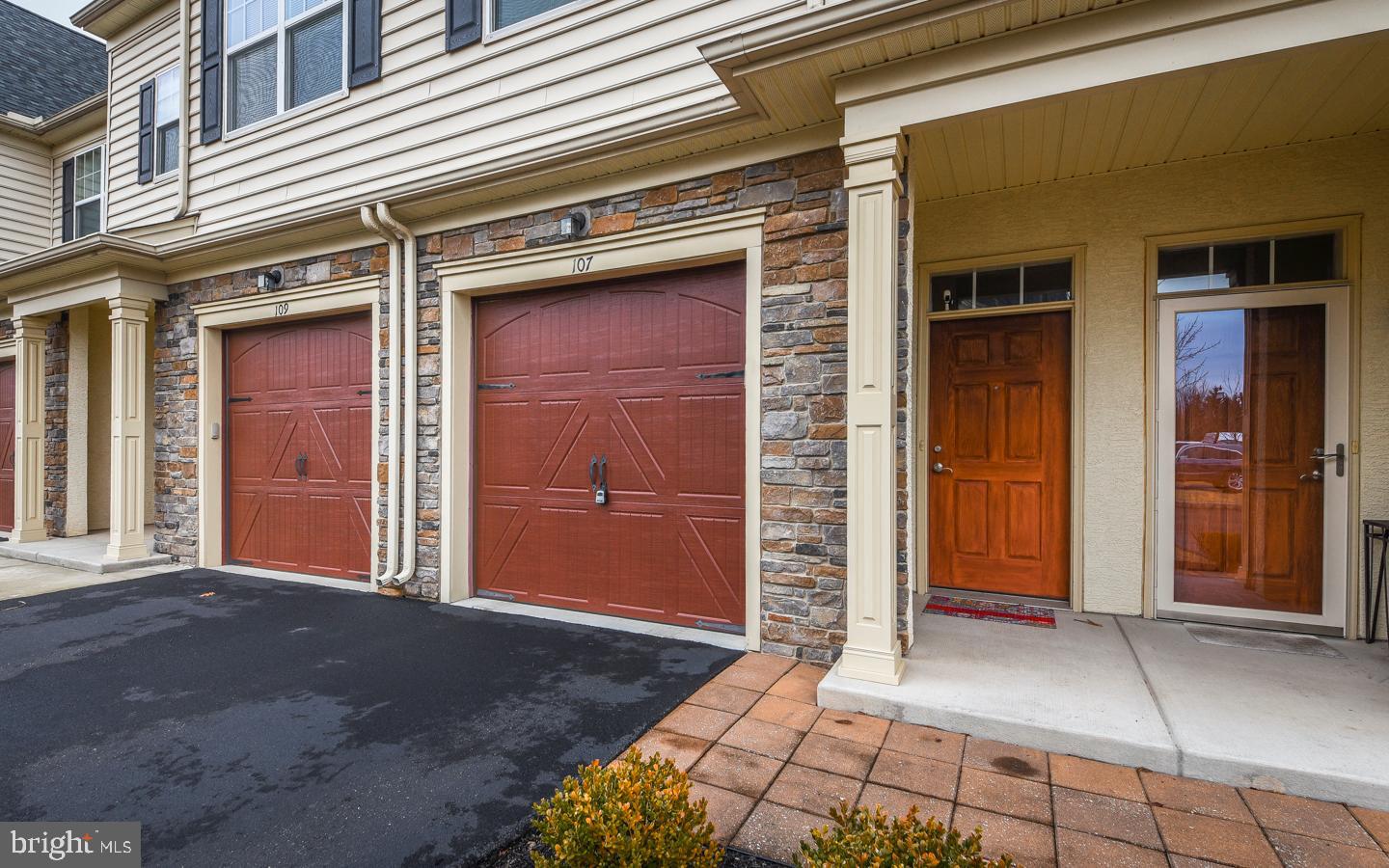 THE ENCLAVE - Residential