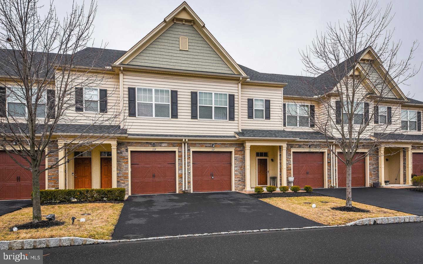 THE ENCLAVE - Residential