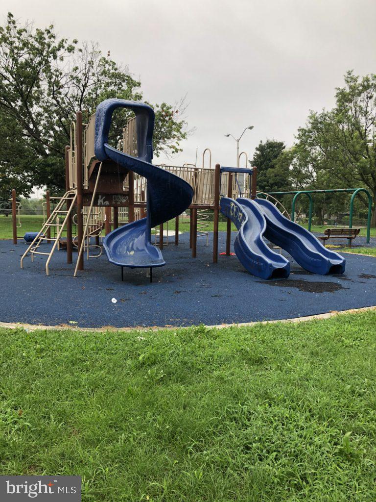 RADNOR WINSTON - Residential