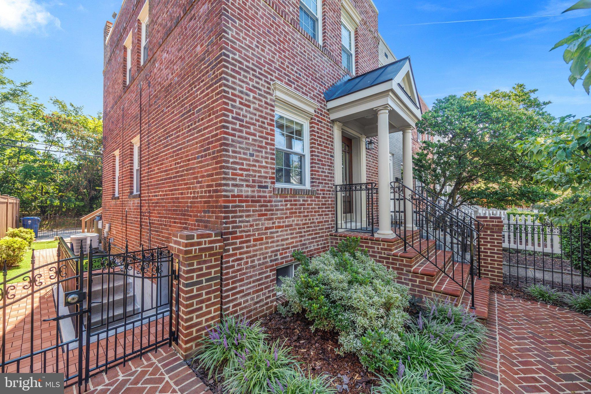 323 MOUNT VERNON AVENUE