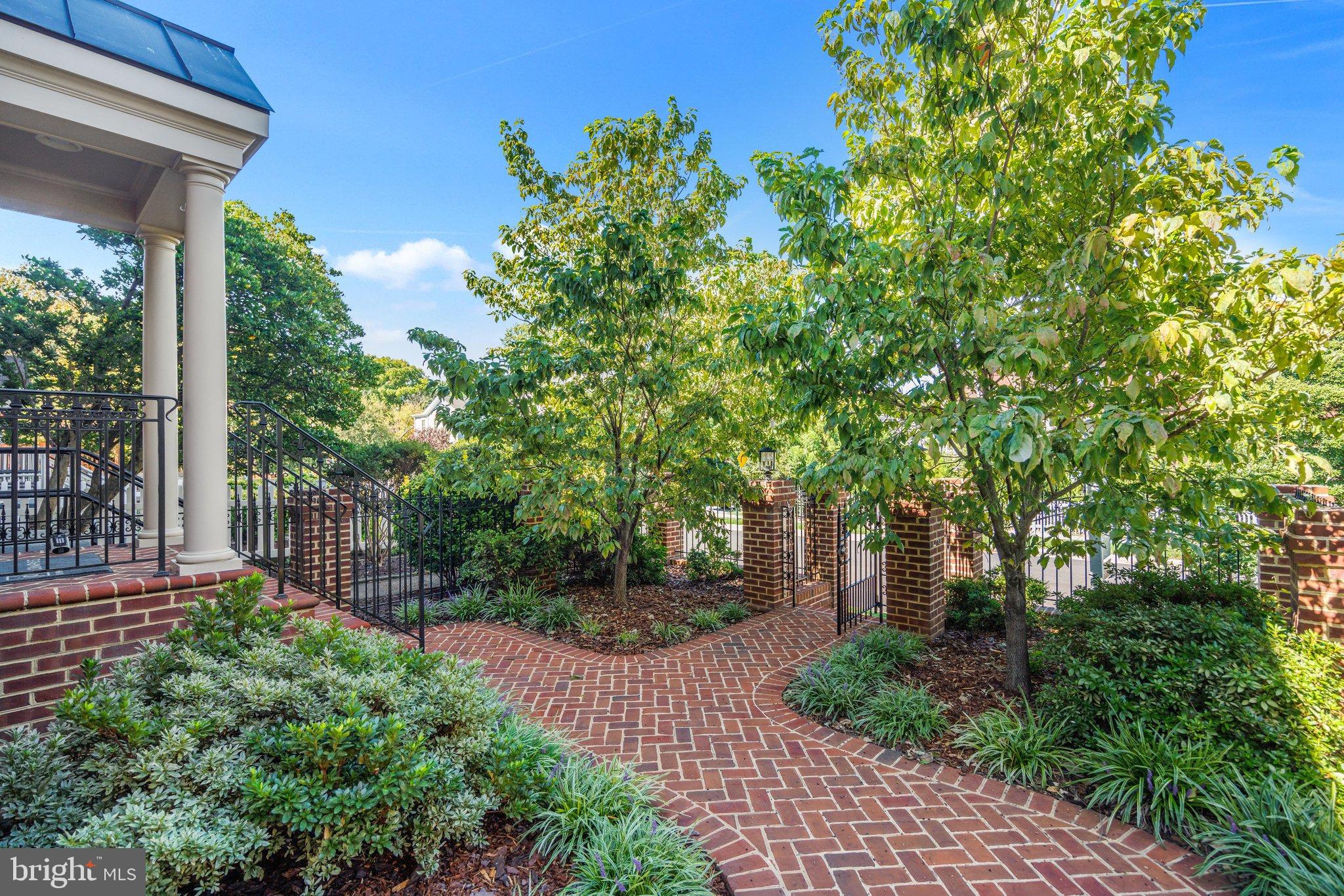 323 MOUNT VERNON AVENUE