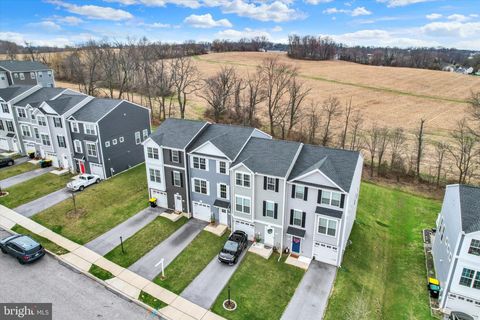 76 COOP LANE HANOVER PA 17331