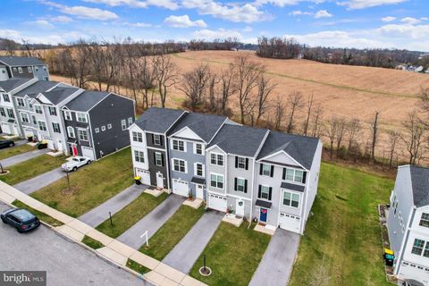 76 COOP LANE HANOVER PA 17331