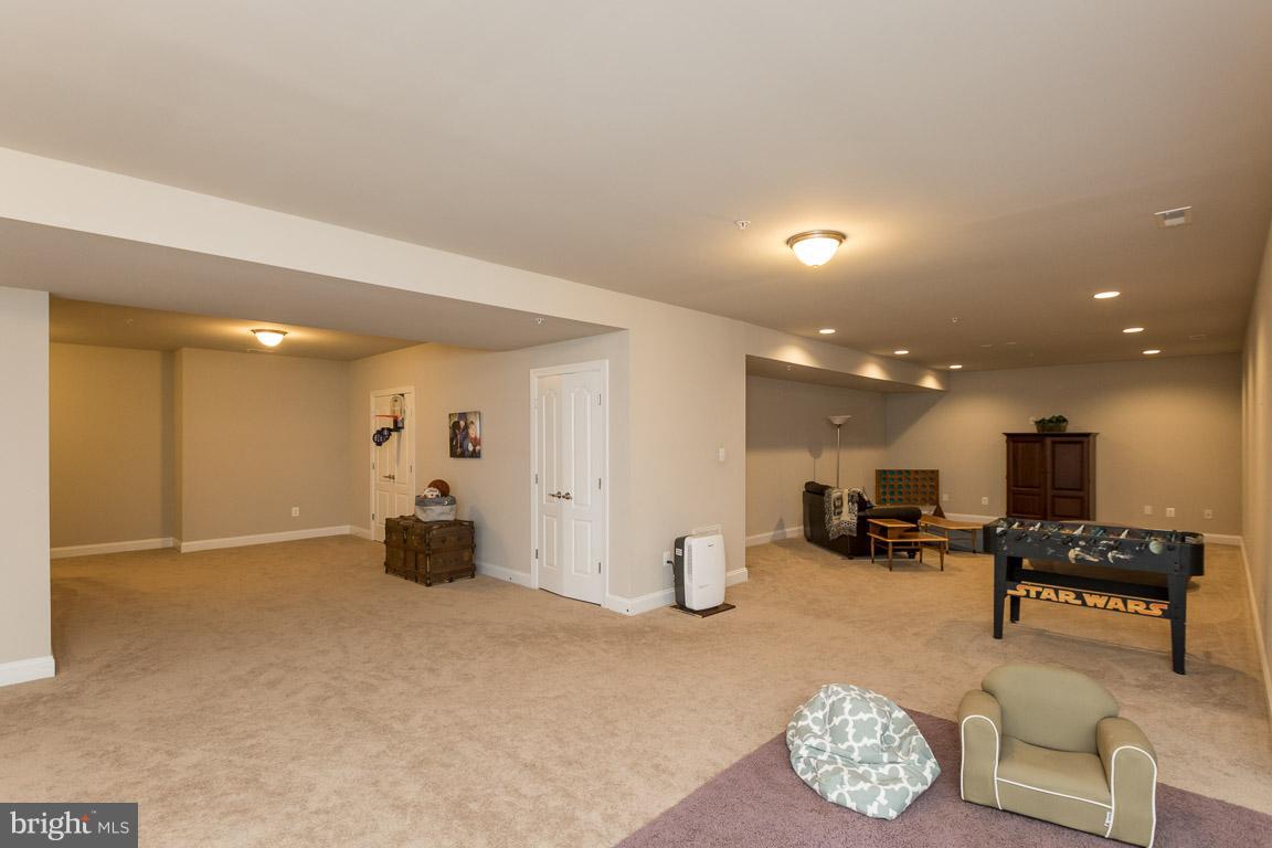 OAKLAND HALL - Residential Lease