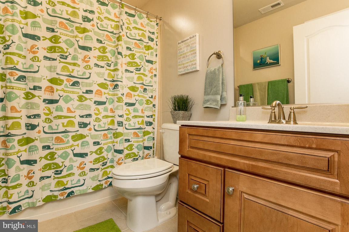 OAKLAND HALL - Residential Lease