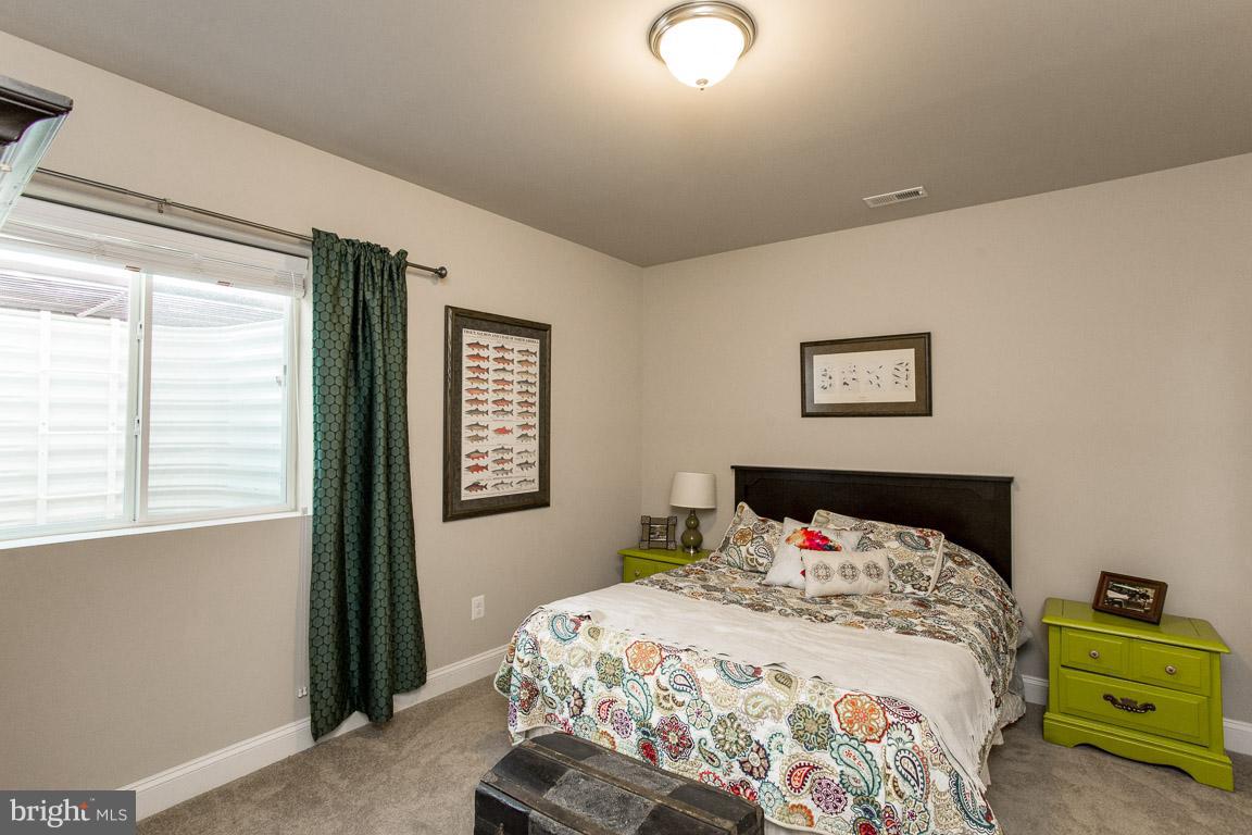 OAKLAND HALL - Residential Lease