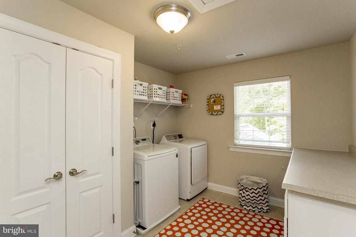 OAKLAND HALL - Residential Lease