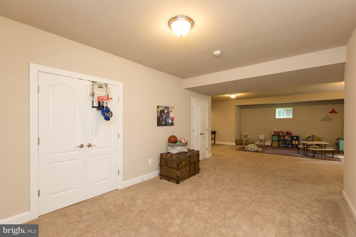 OAKLAND HALL - Residential Lease