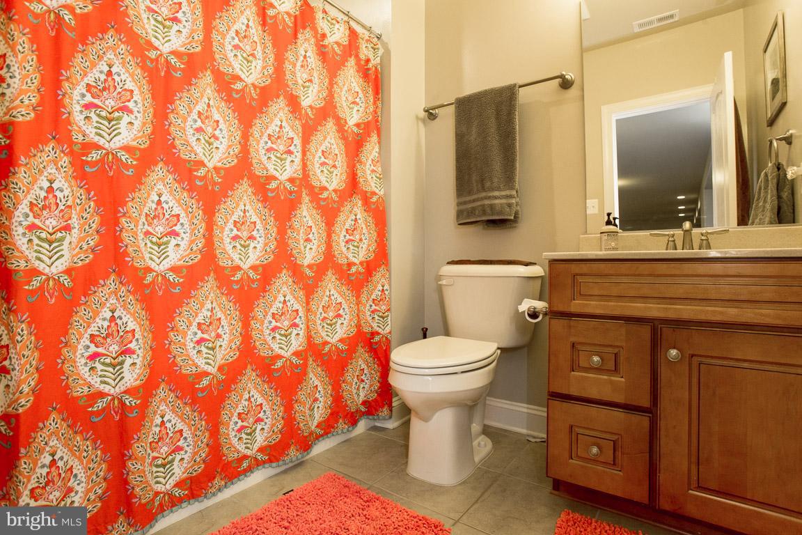 OAKLAND HALL - Residential Lease