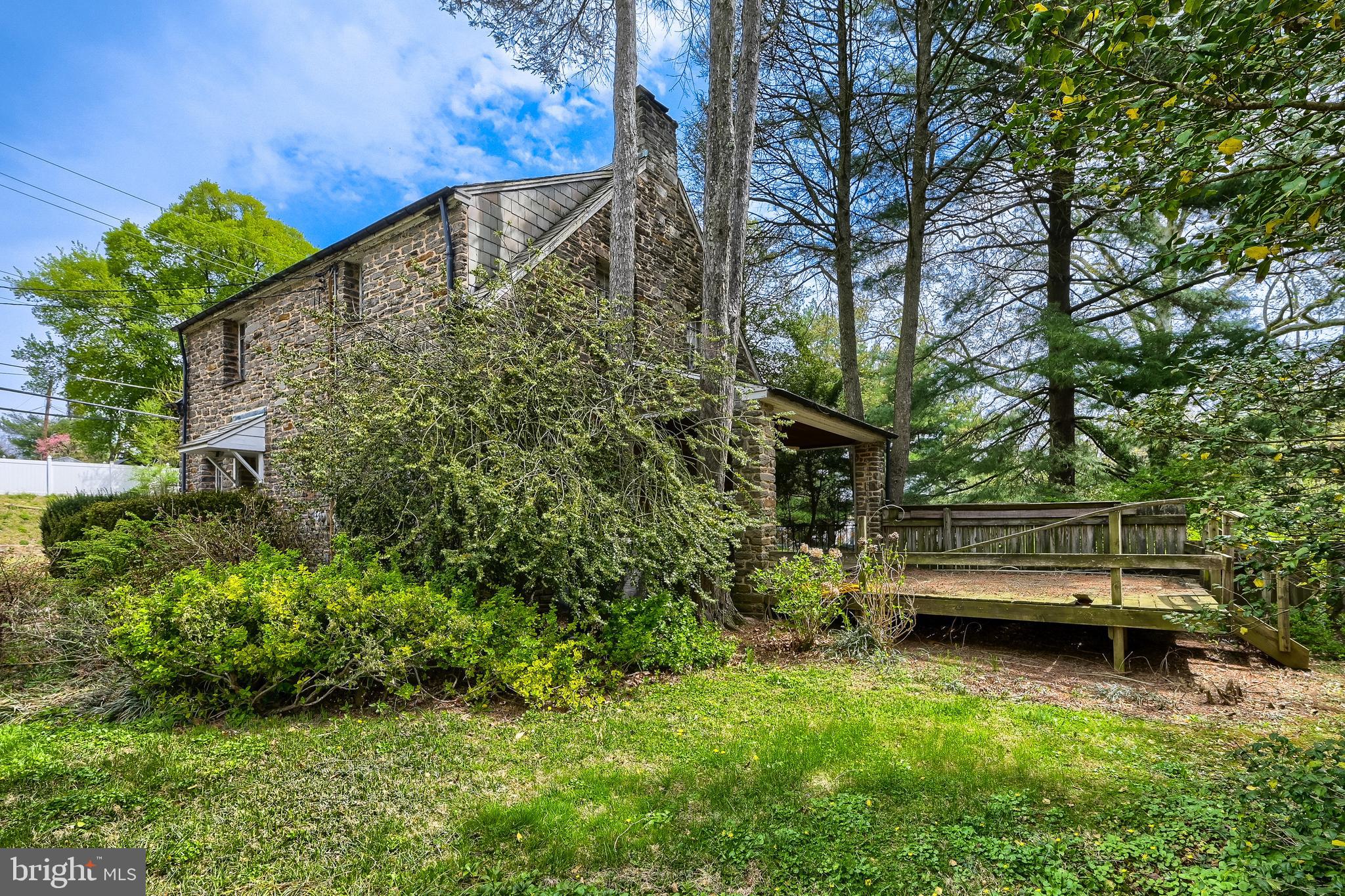 LOCH HILL - Residential