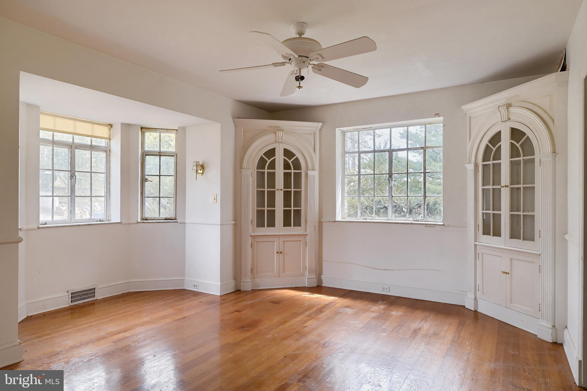 LOCH HILL - Residential