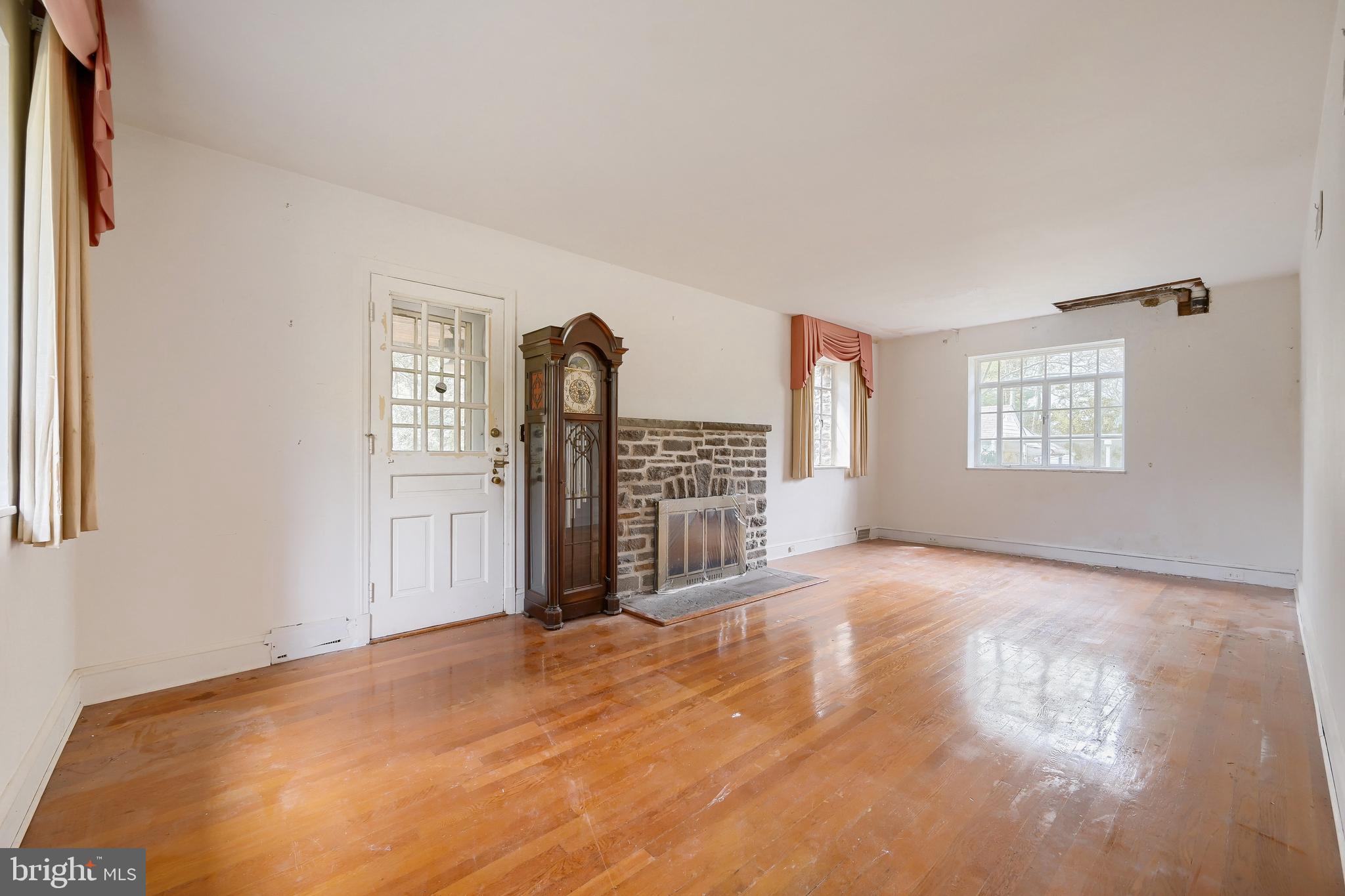 LOCH HILL - Residential