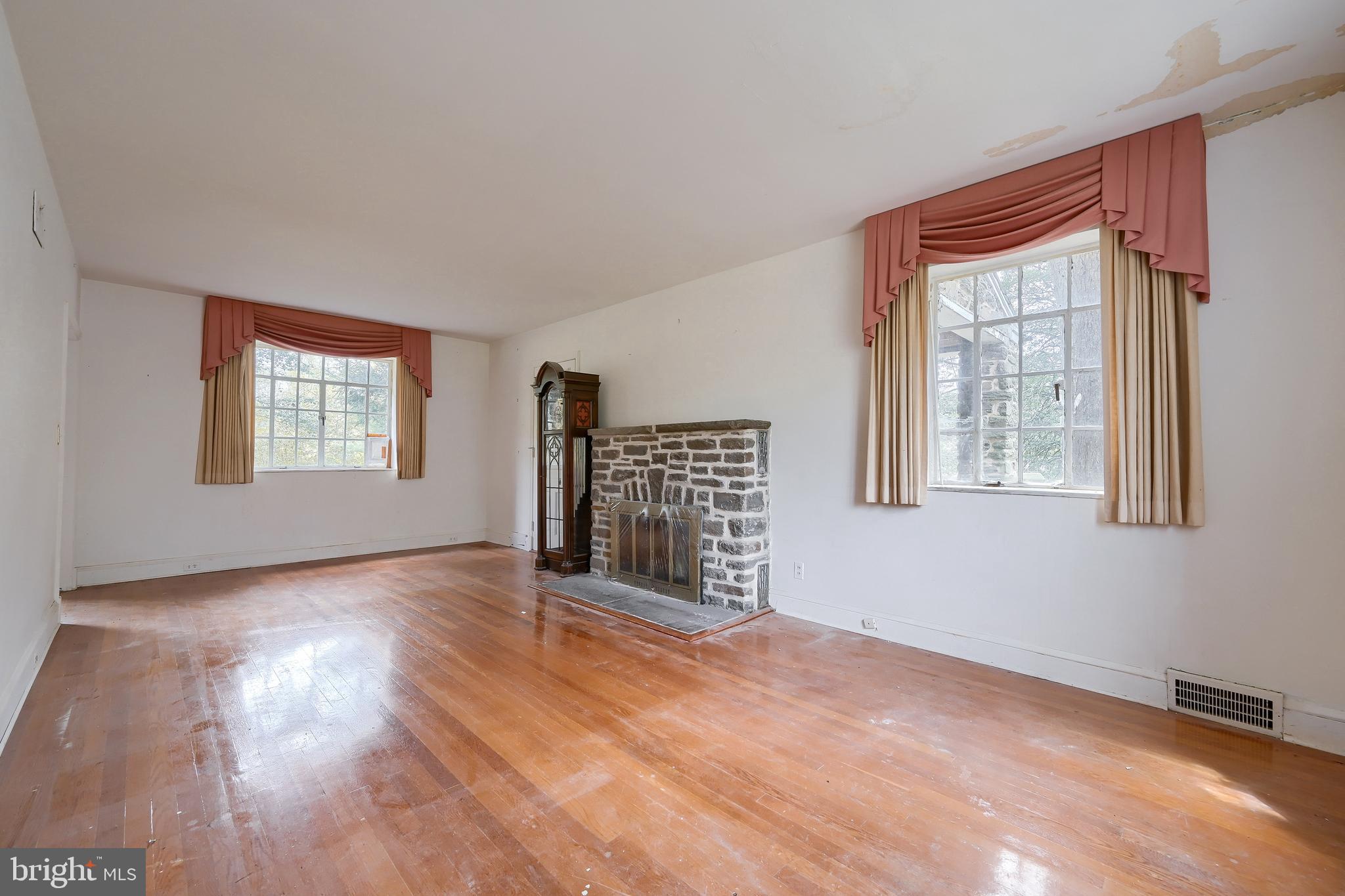 LOCH HILL - Residential