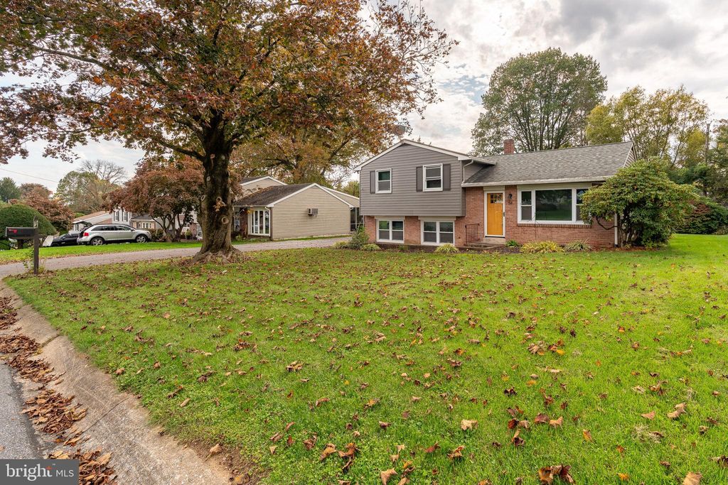 Photo of 54 Oak Ridge Drive, Lancaster, PA 17603 (MLS # PALA2042550)