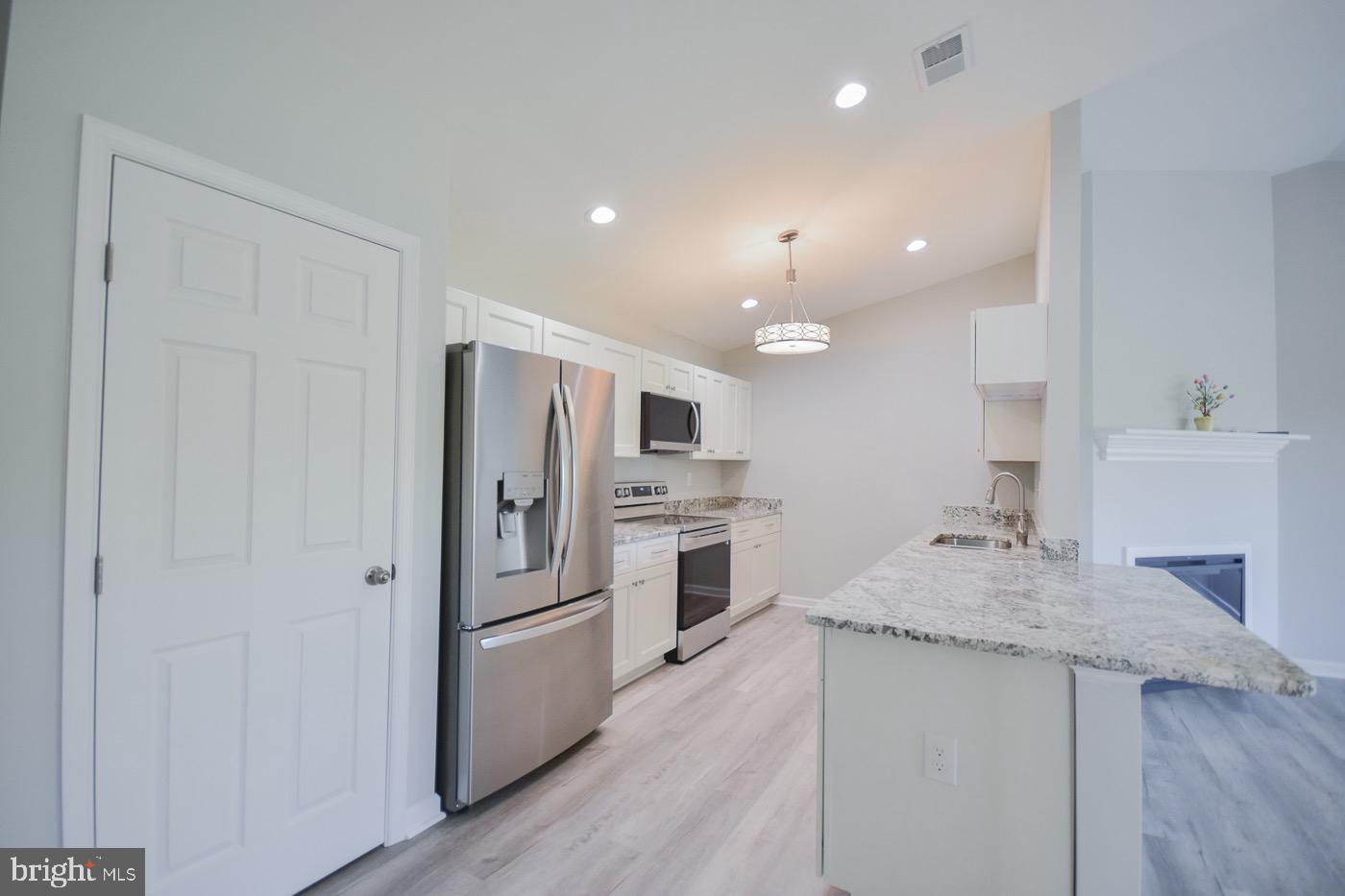 LOCUST HILL - Residential