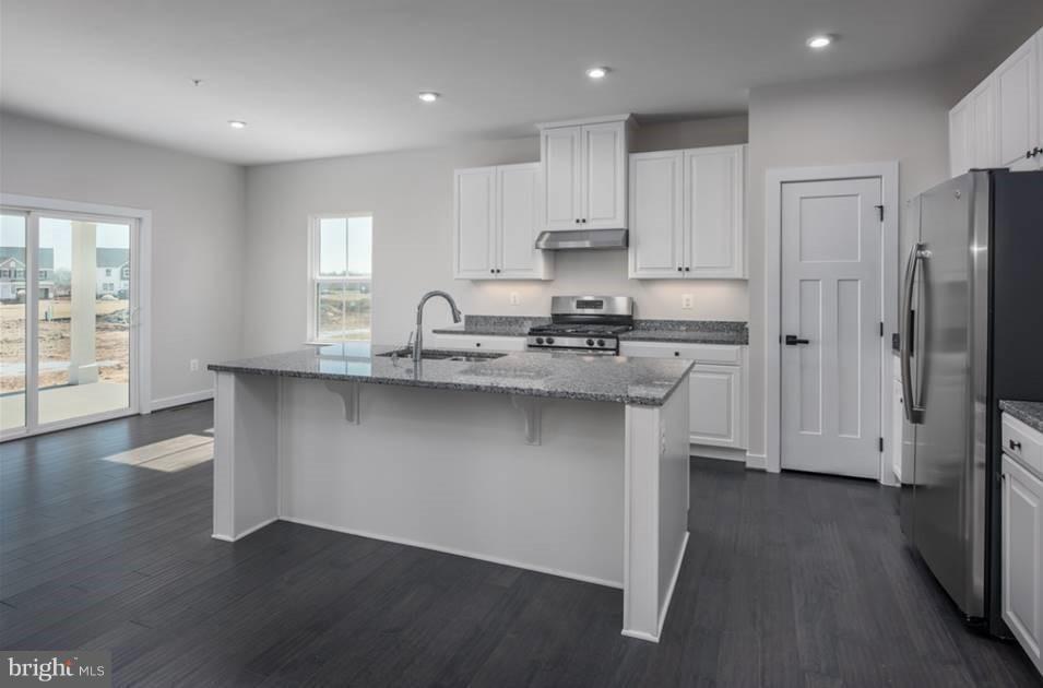 CREEKSIDE VILLAGE - Residential