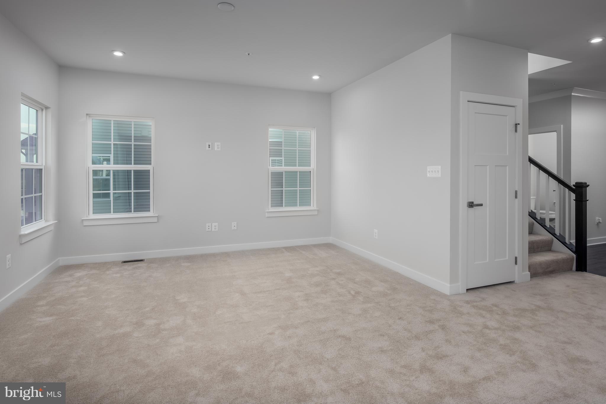 CREEKSIDE VILLAGE - Residential