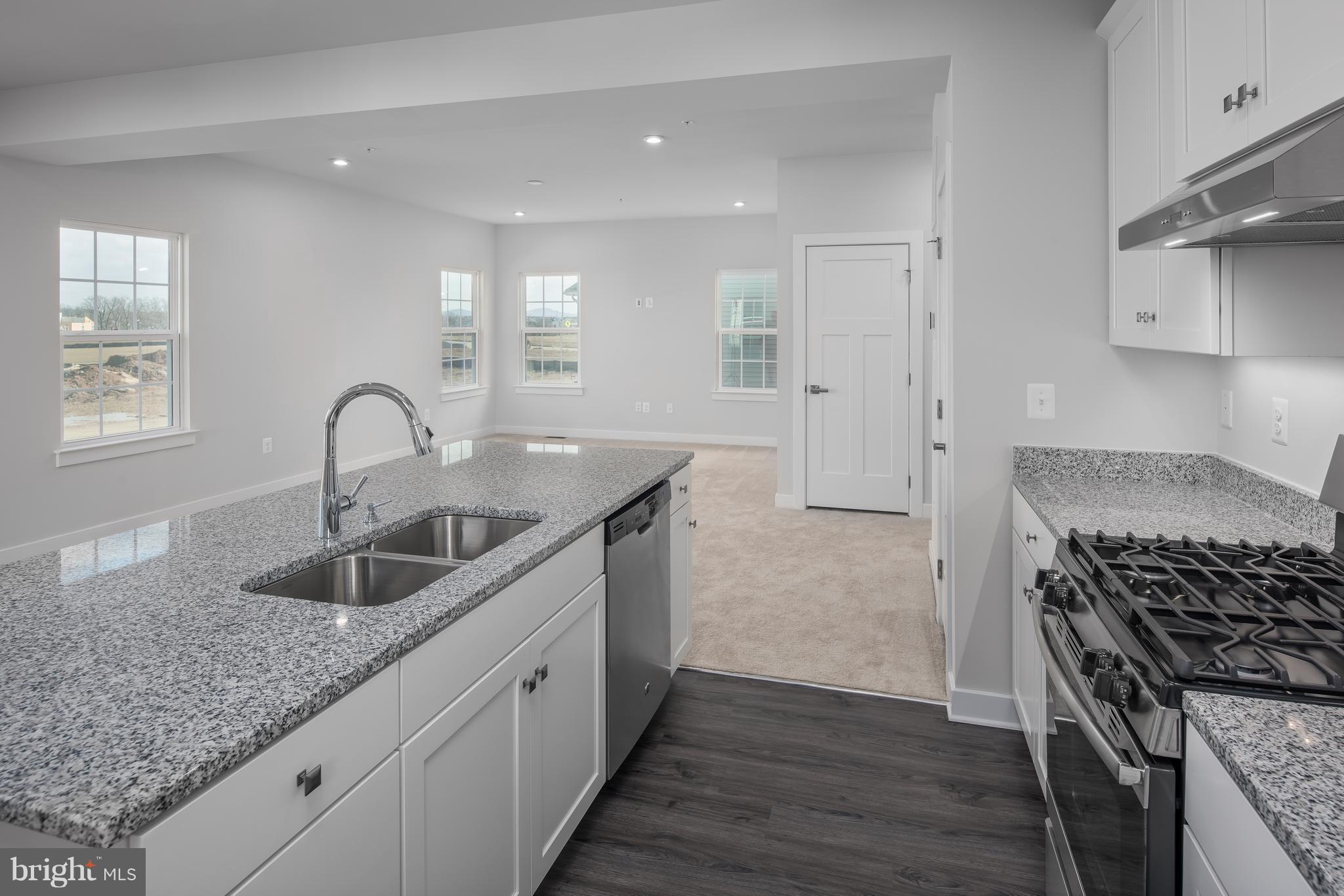 CREEKSIDE VILLAGE - Residential