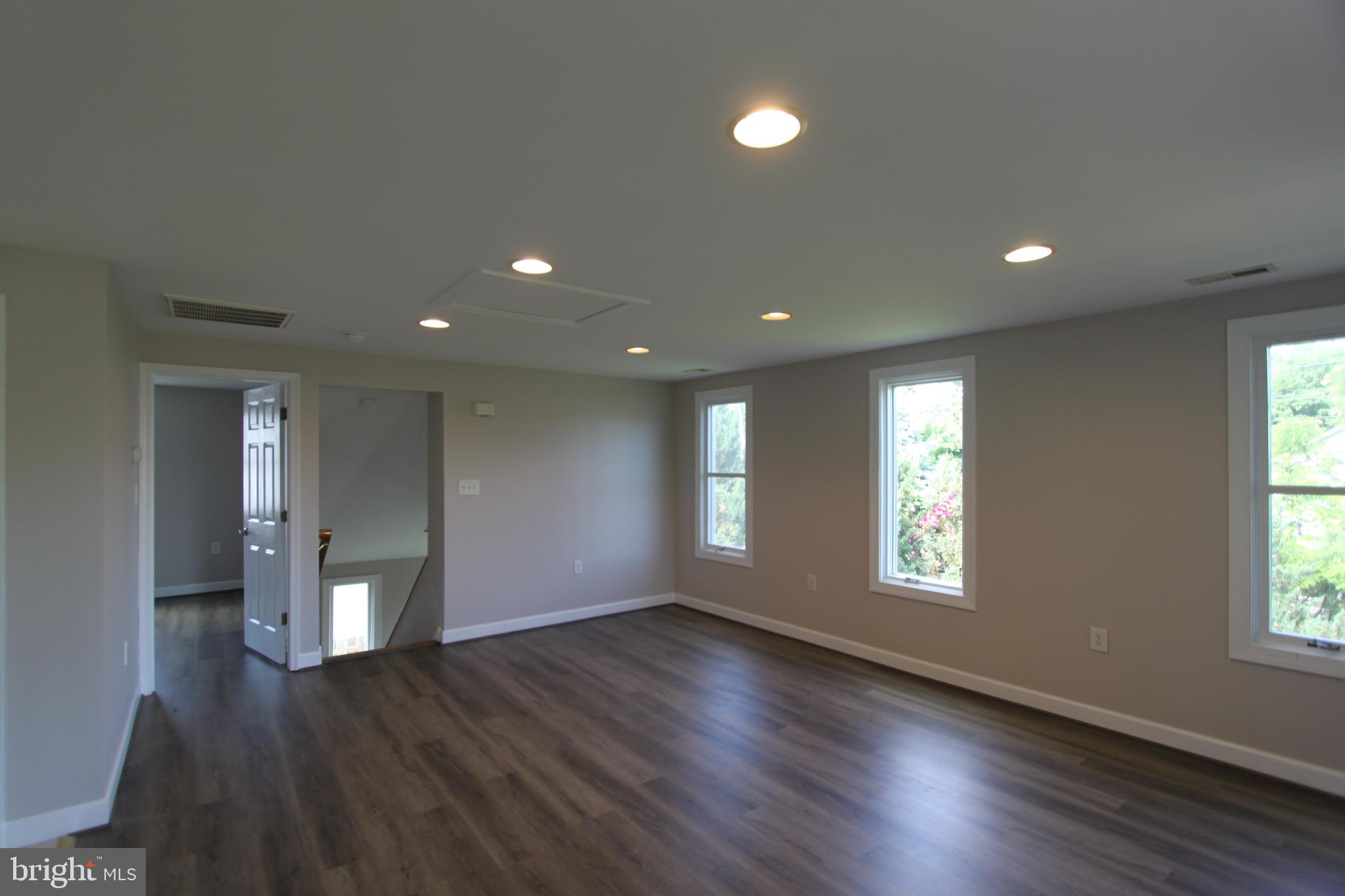 CHARLES TOWN - Residential Lease