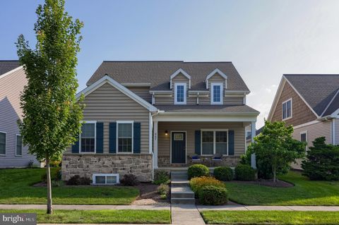 Photo of 667 Chiswell Place, LANCASTER, PA 17601 (MLS # PALA2073668)