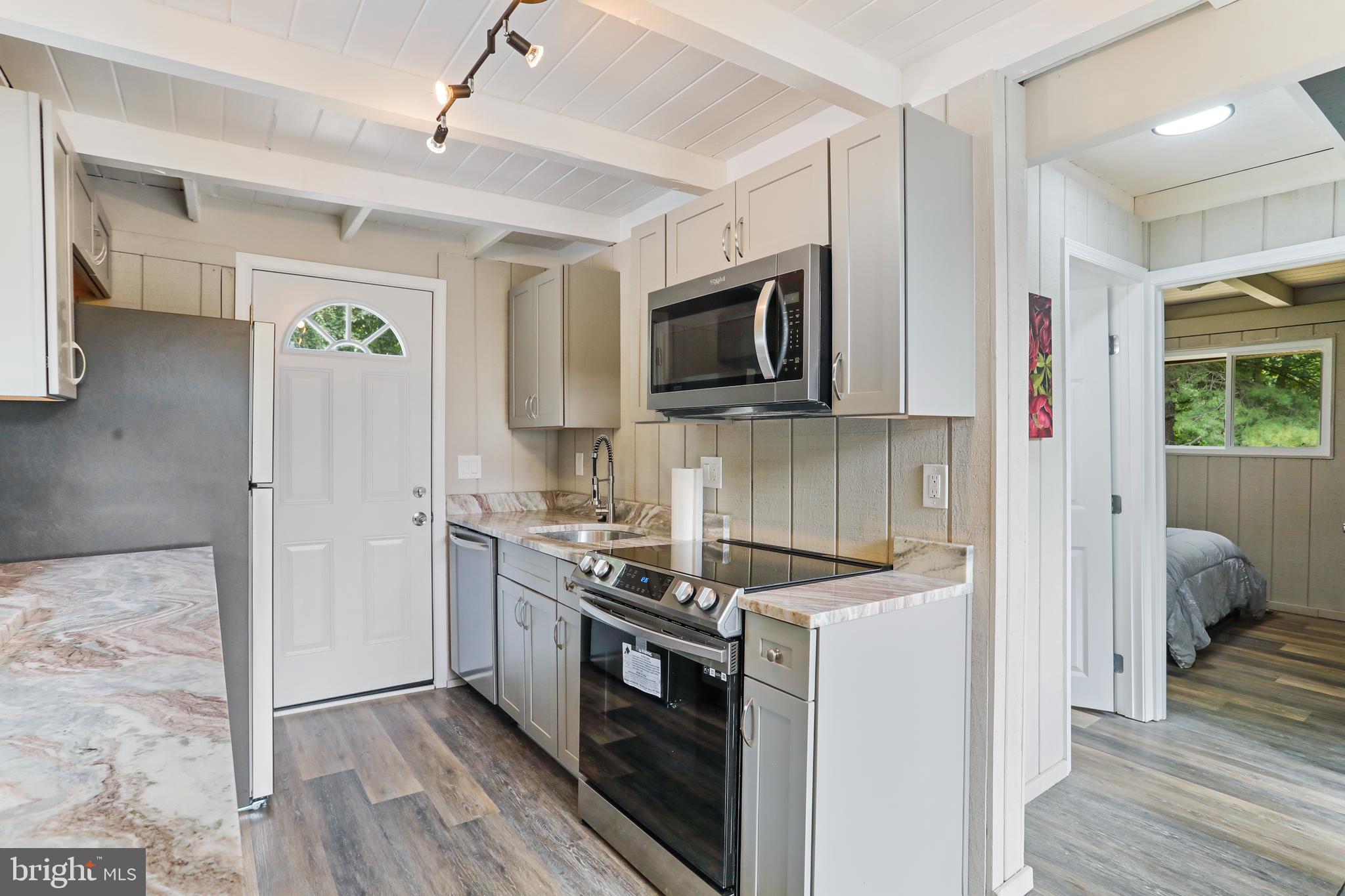 KEYES FERRY ACRES - Residential