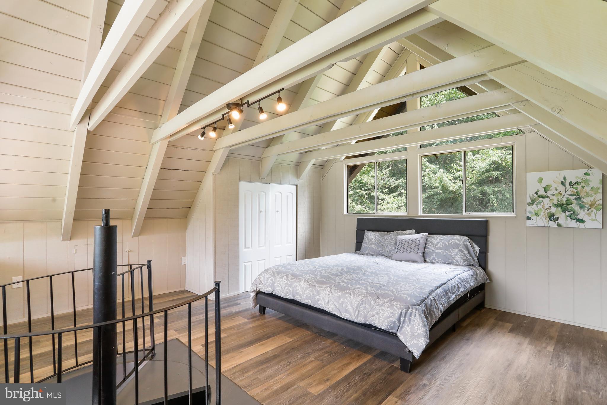 KEYES FERRY ACRES - Residential