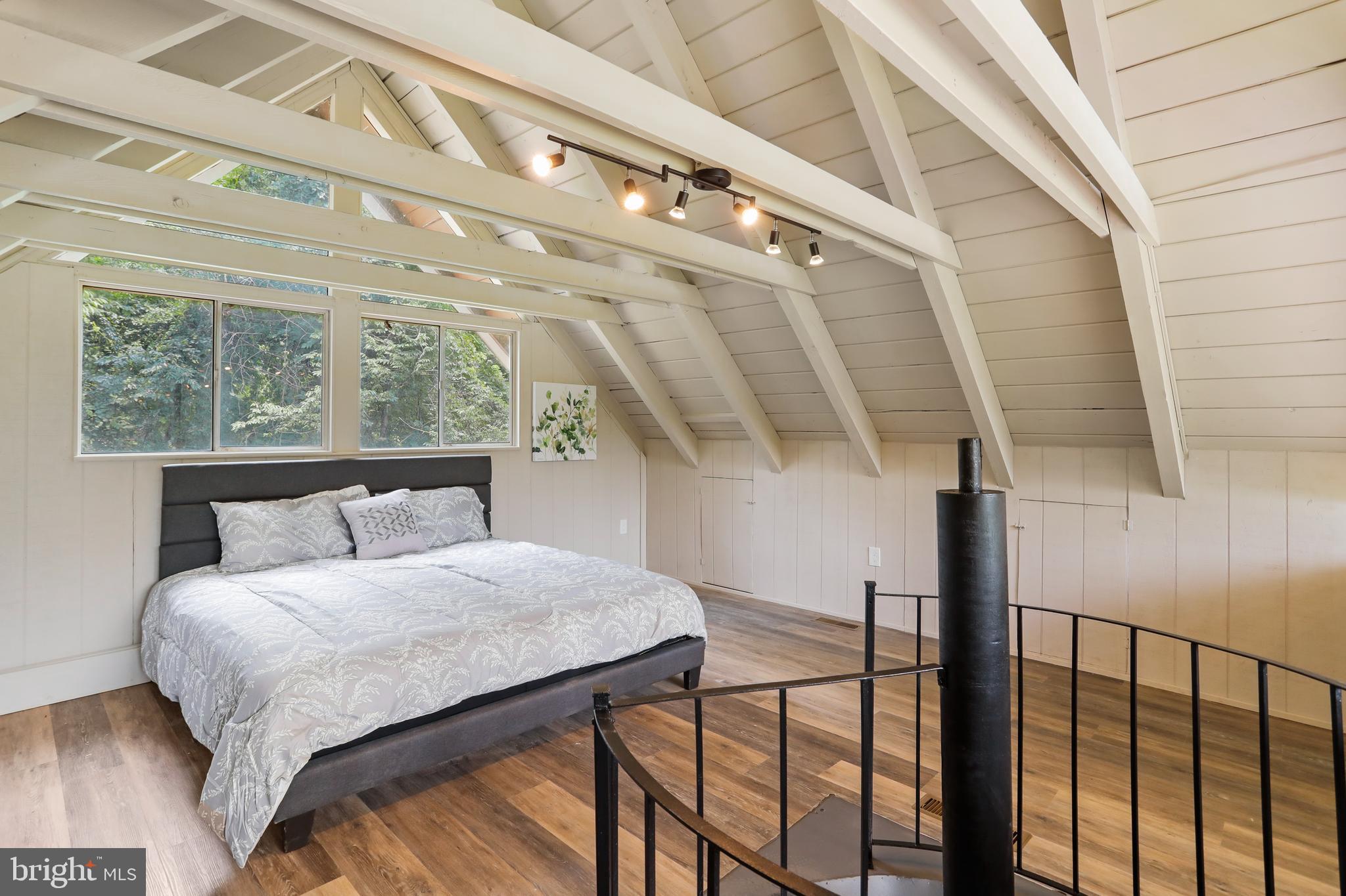 KEYES FERRY ACRES - Residential