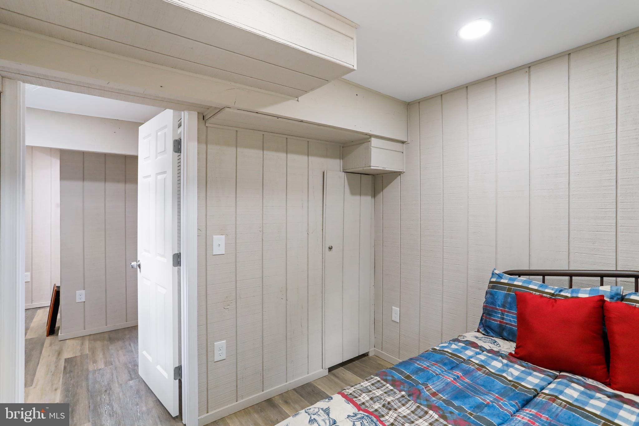 KEYES FERRY ACRES - Residential