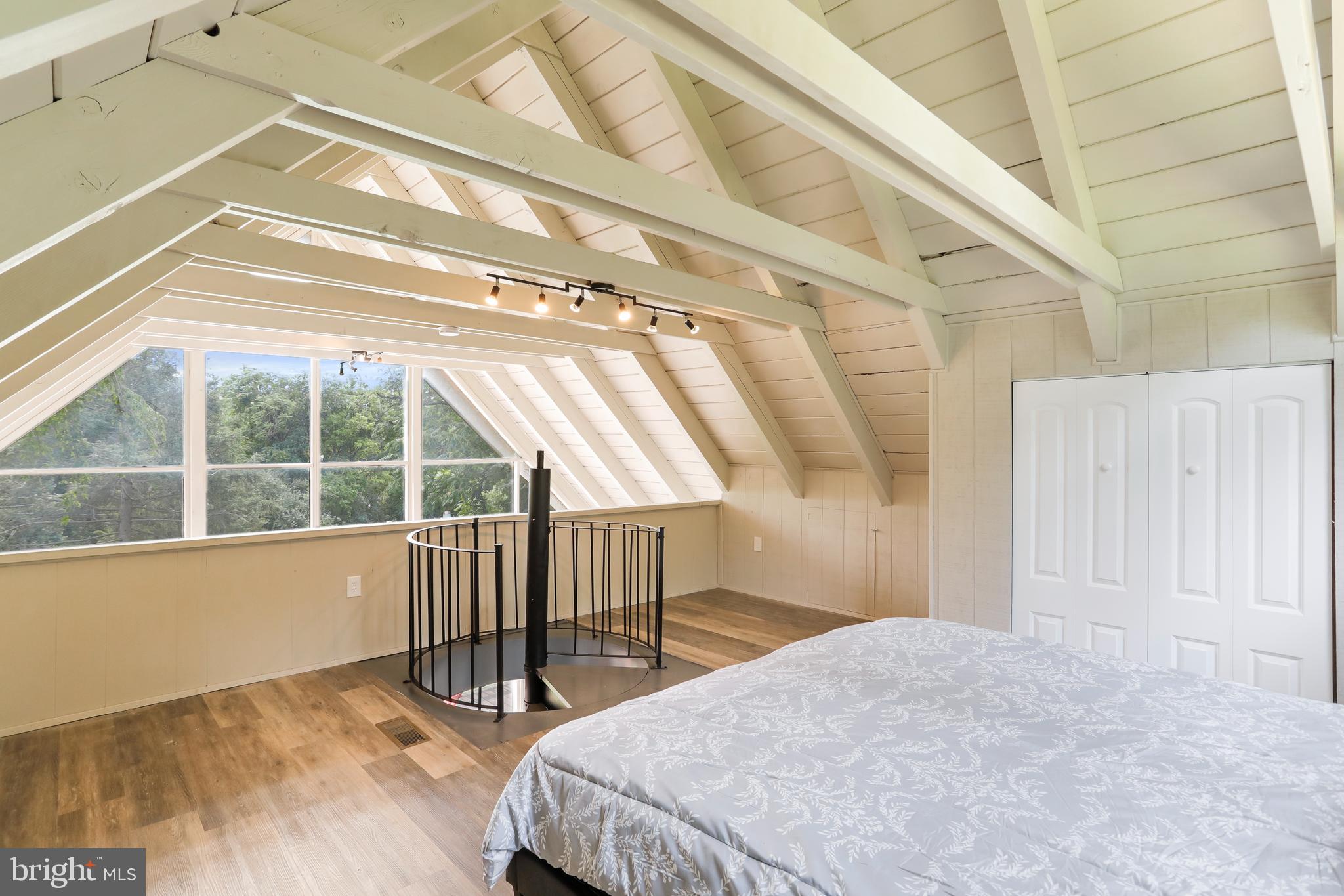 KEYES FERRY ACRES - Residential