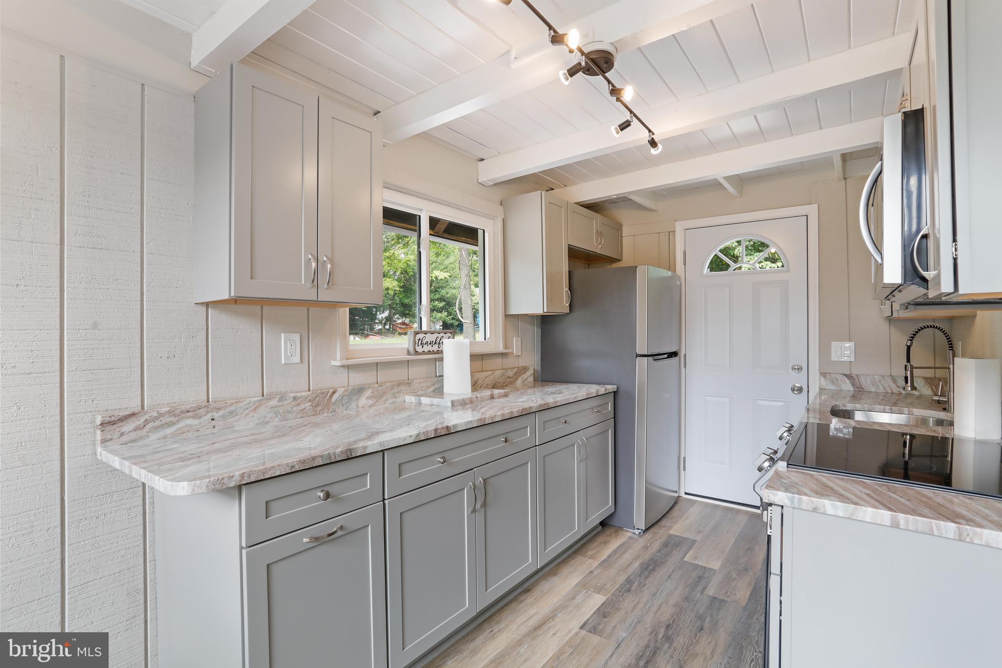 KEYES FERRY ACRES - Residential