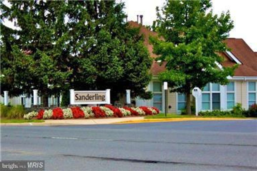 Beautiful 1 bedroom, 1 bath south west facing filled with natural light, 1st floor, recently fully upgraded bathroom, granite countertops in kitchen. Community swimming pool, gym, Rball Court. Close to 66, 28, 29, cinemas, Giant, Shoppers, Starbucks, Traders Joe, Lotte and many restaurants. Metro bus connect to Vienna. Condo is freshly painted, professionally cleaned and ready to move-in.