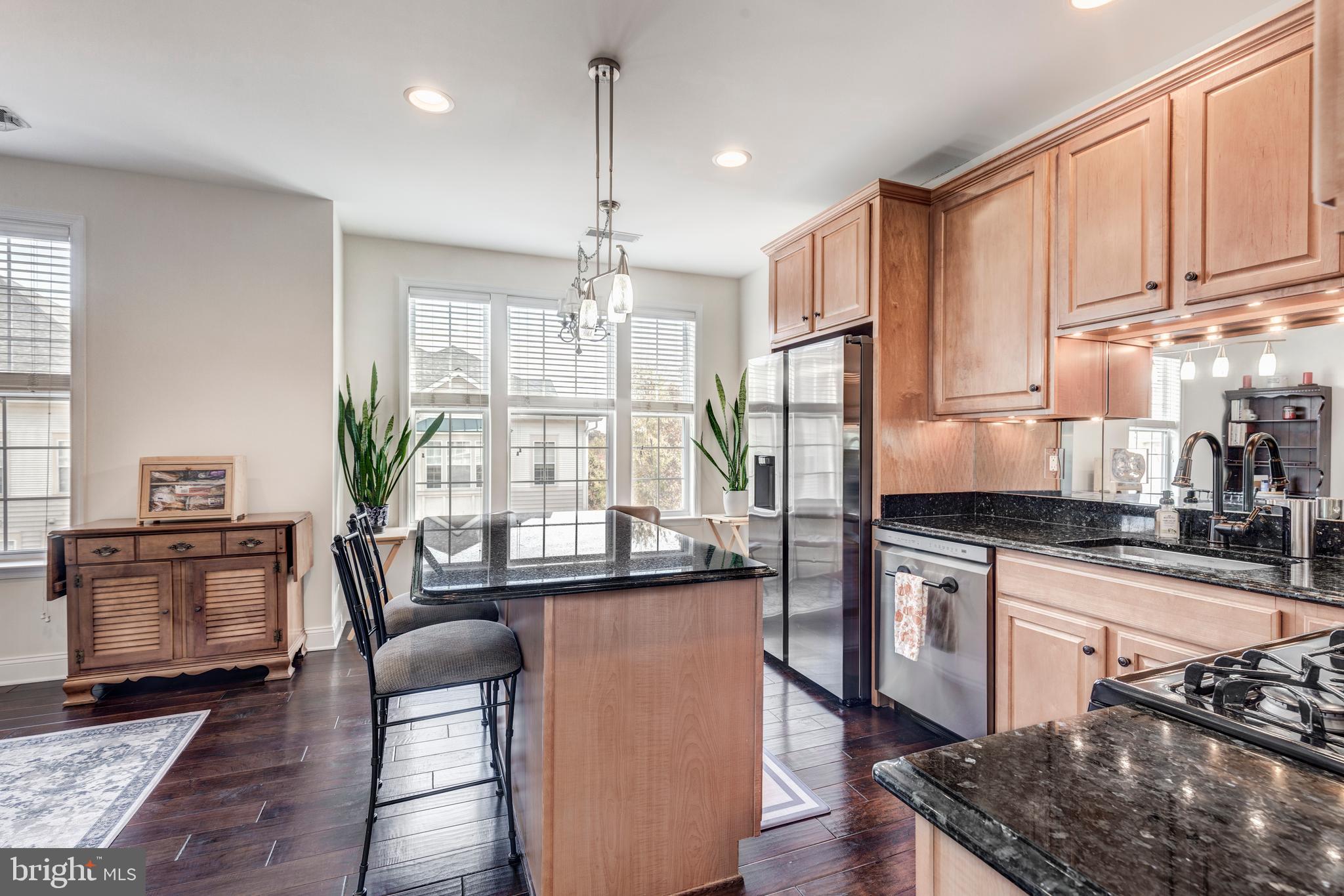 2540 KENSINGTON GARDENS 406