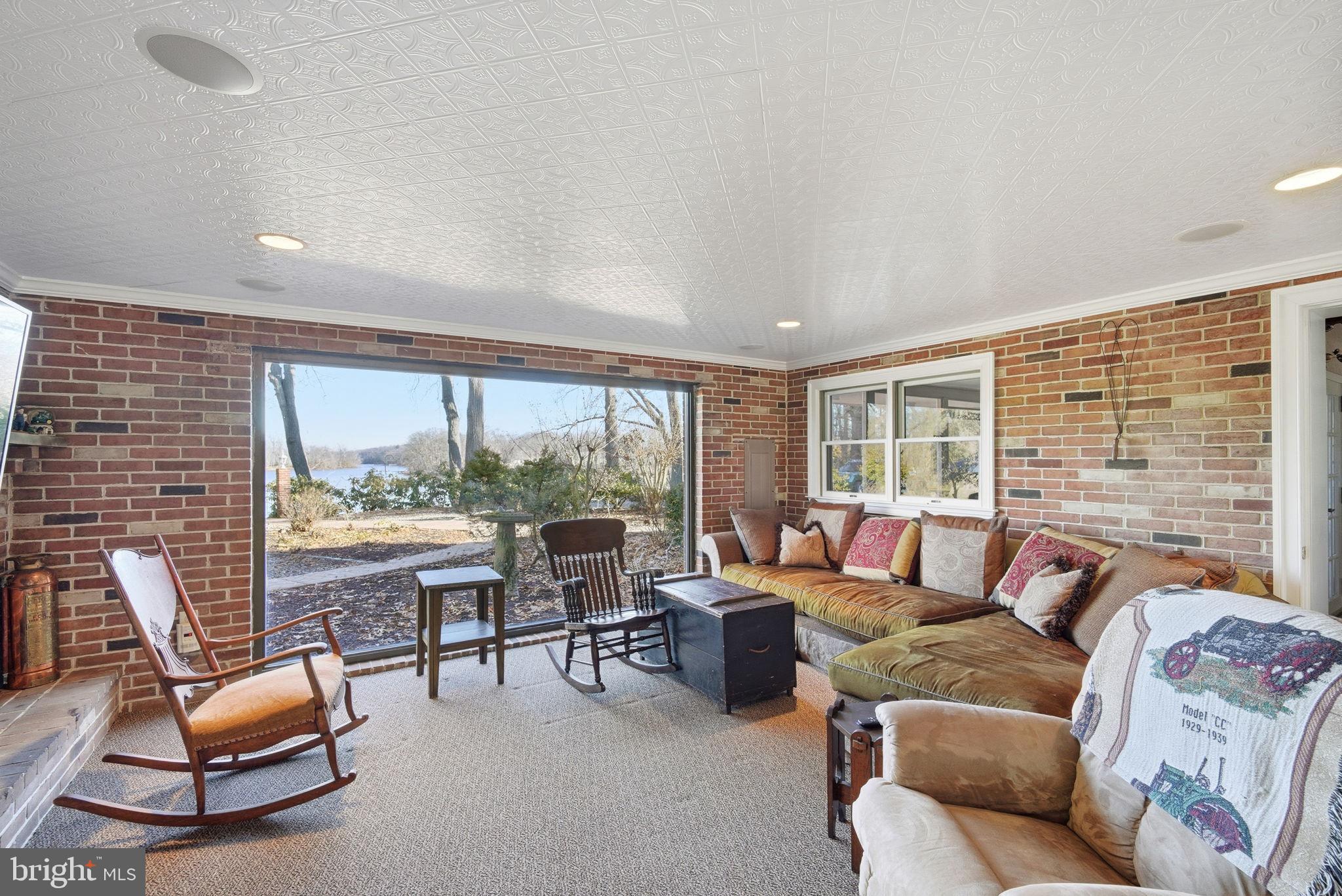 PLEASANT COVE - Residential