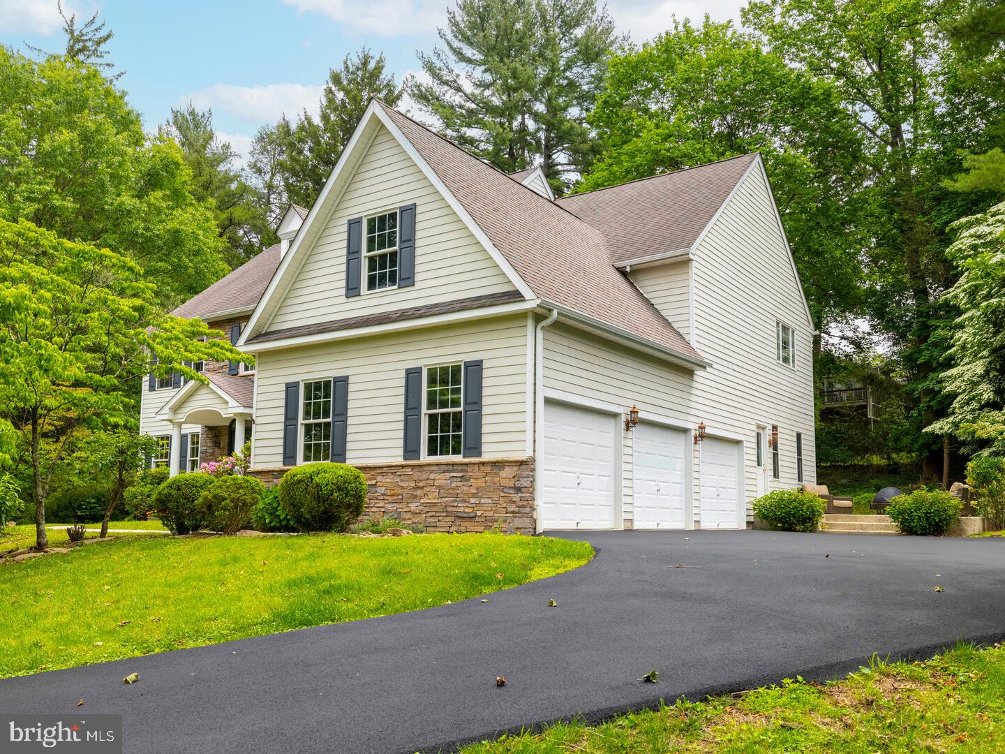 MEADOWBROOK - Residential