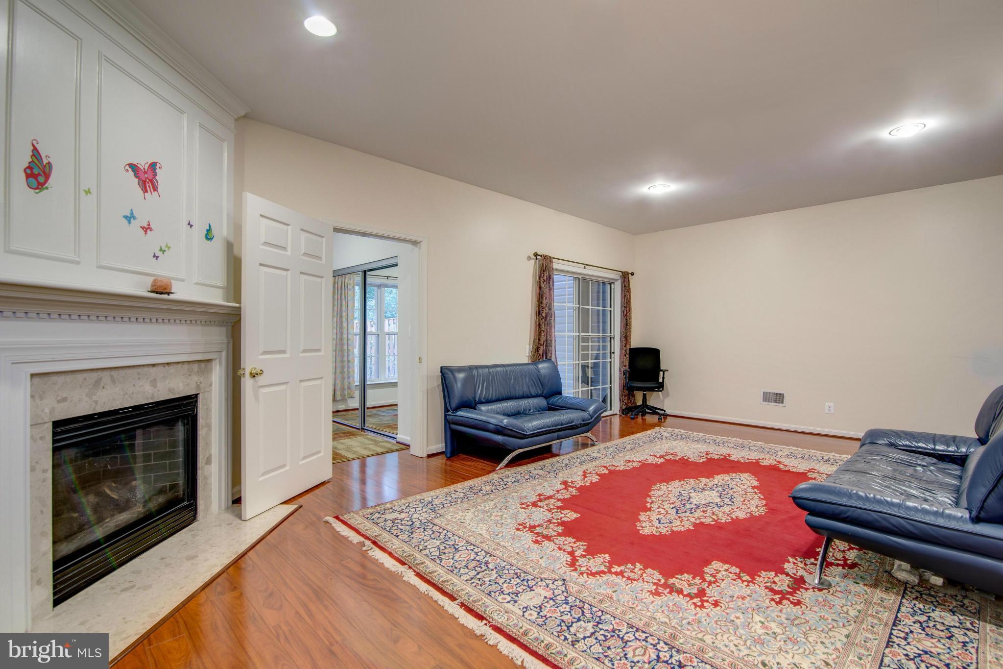 TALL OAKS - Residential Lease