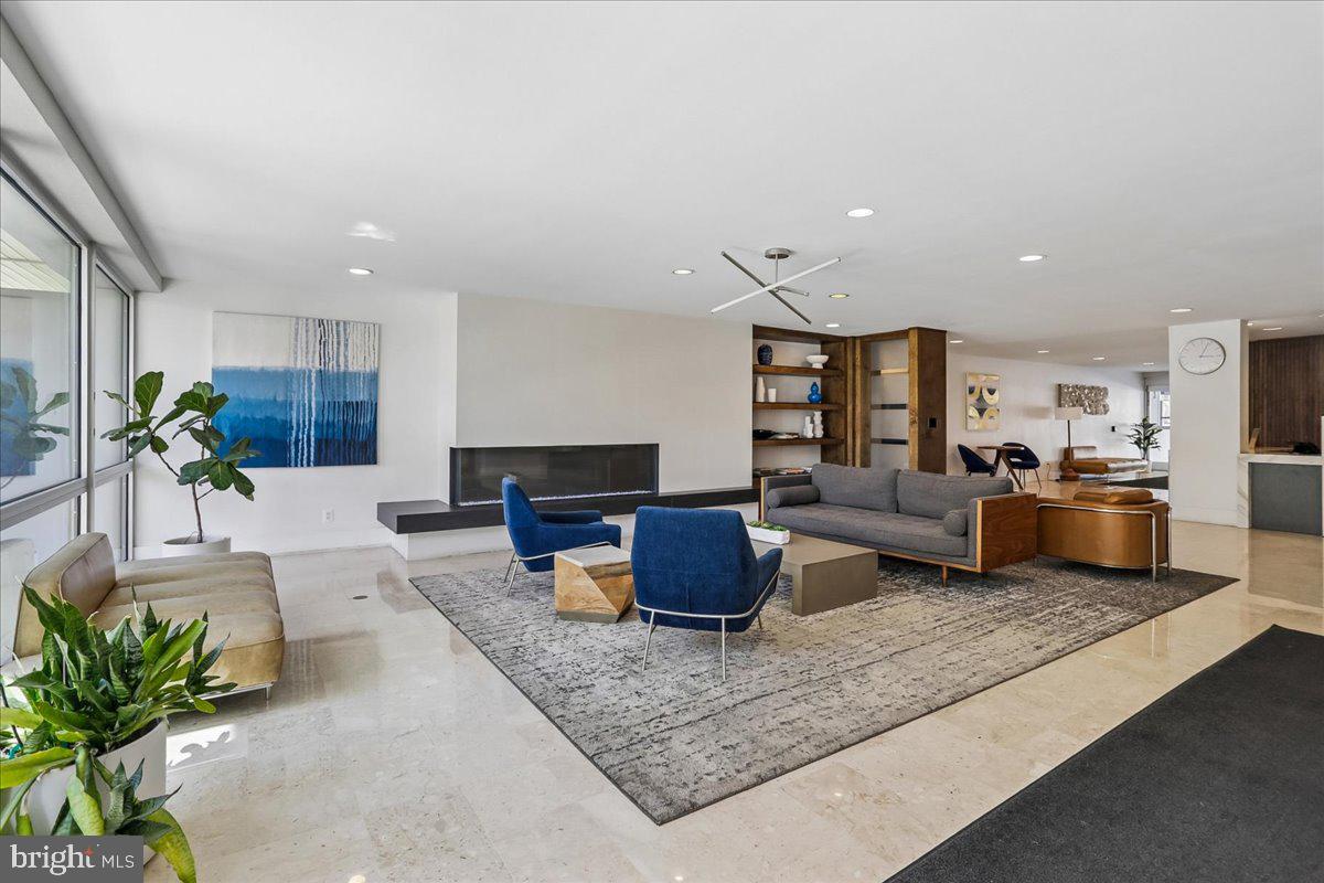 WHITEHALL - Residential