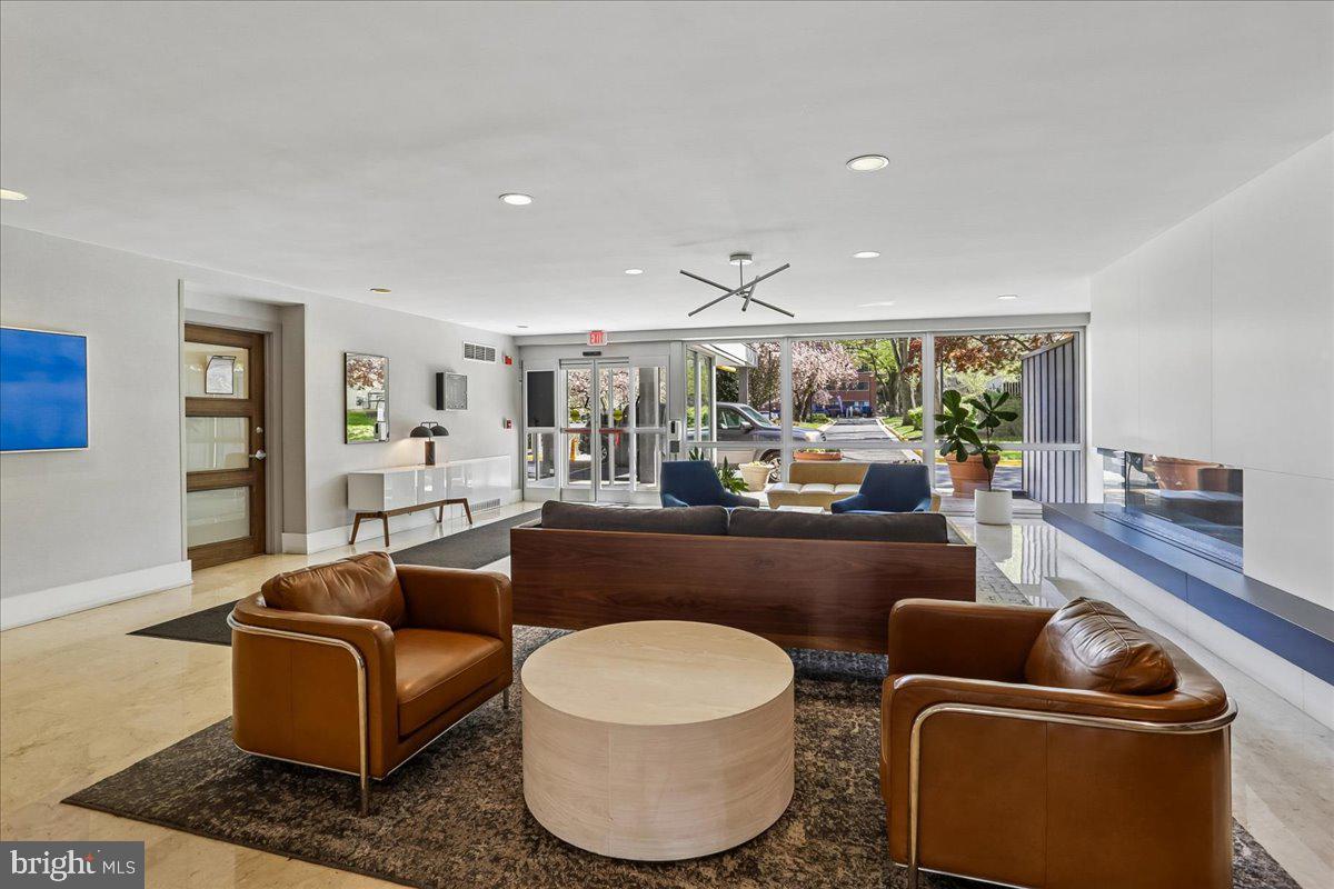 WHITEHALL - Residential