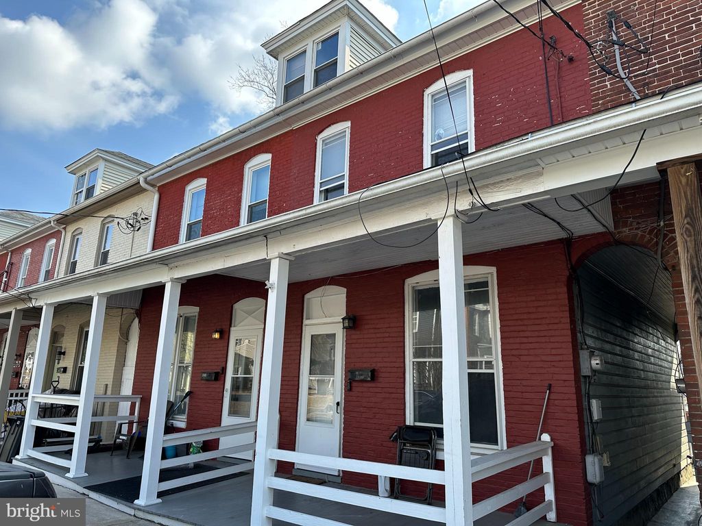 Photo of 138 E Washington Street, ELIZABETHTOWN, PA 17022 (MLS # PALA2064714)