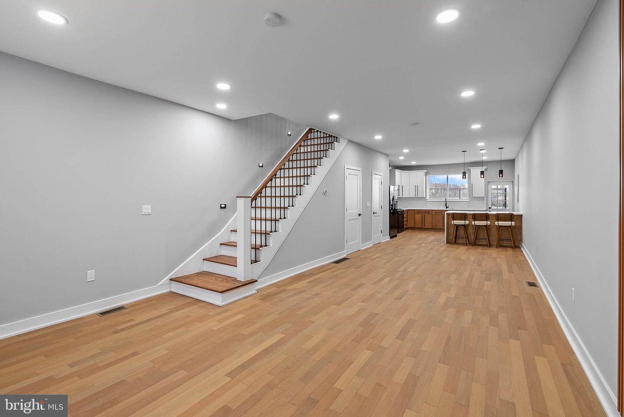 2811 SALMON STREET