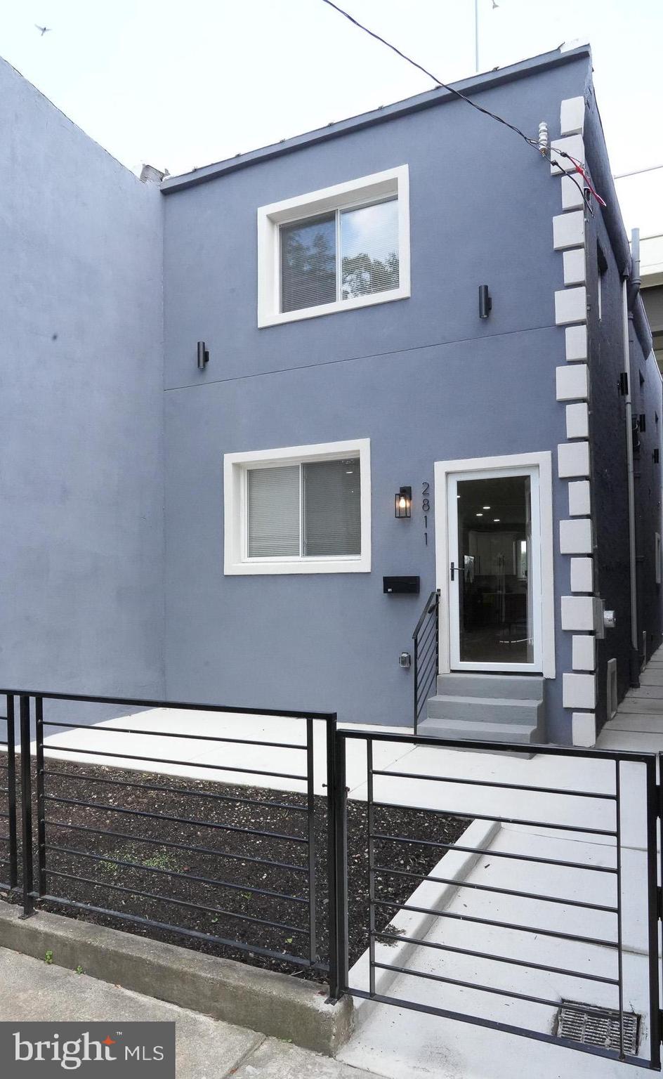 2811 SALMON STREET